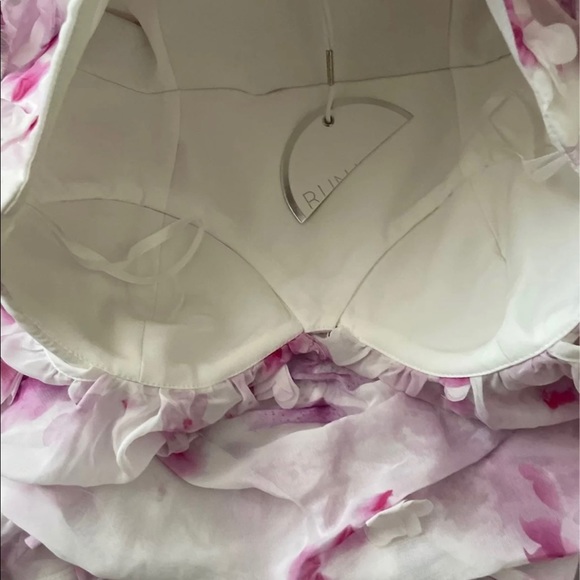 Fancy, fun dress - Picture 5 of 7